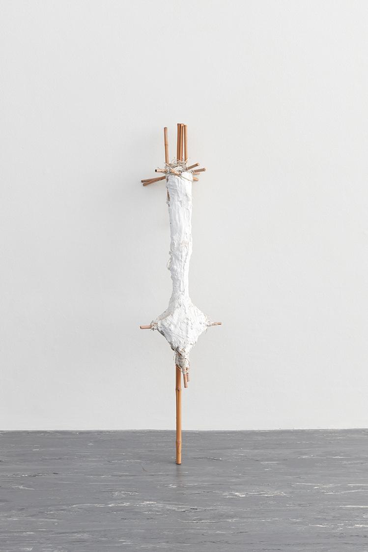 Heliane Wiesauer-Reiterer, Torso, 1980, Bambus, Nylonschnur, Leinen, Gips, Papiermasché, 140 × …
