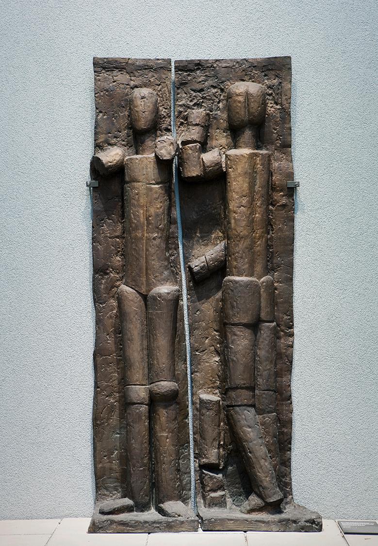 Fritz Wotruba, Grosses Figurenrelief, 1957/1958, Bronze, 260,5 × 59 × 42 cm, Belvedere, Wien, I ...