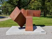 Oskar Höfinger, Zeit, 1969/1970, Eisen (Stahlblech), 210 × 210 × 320 cm, Artothek des Bundes, D ...