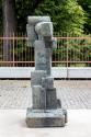 Fritz Wotruba, Knieende Figur, 1960, Bronze, 157 × 60 × 62 cm, Belvedere, Wien, Dauerleihgabe d…