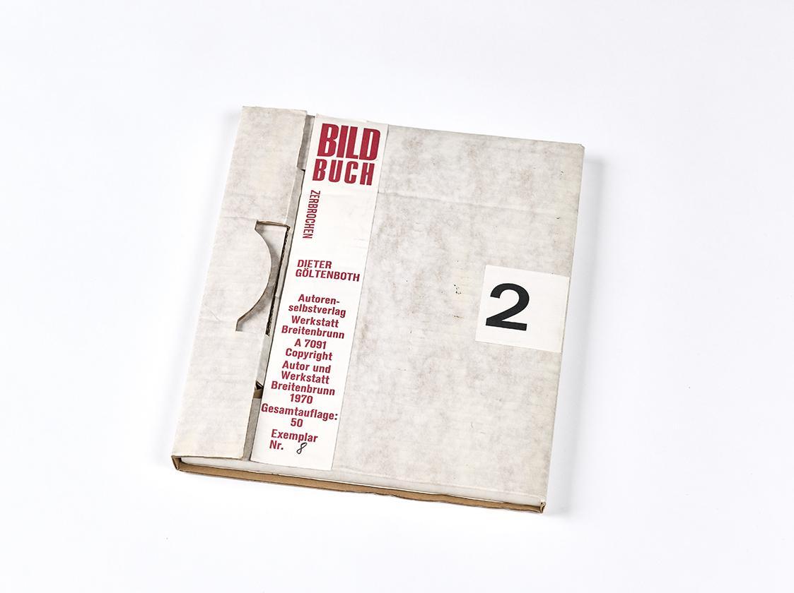 Dieter Göltenboth, Bilderbuch II zerbrochen, 1970, Siebdruck und Materialbild in Kartonage, ges…