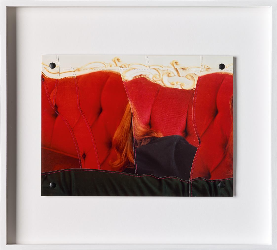 Maria Hahnenkamp, Rote-Zusammengenähte-Fotos, 1993–1995, C-Prints zusammengenäht, 22,5 × 30,7 c…