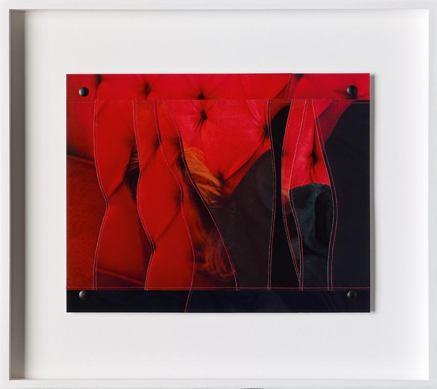 Maria Hahnenkamp, Rote-Zusammengenähte-Fotos, 1993–1995, C-Prints zusammengenäht, 24,6 × 31,2 c…