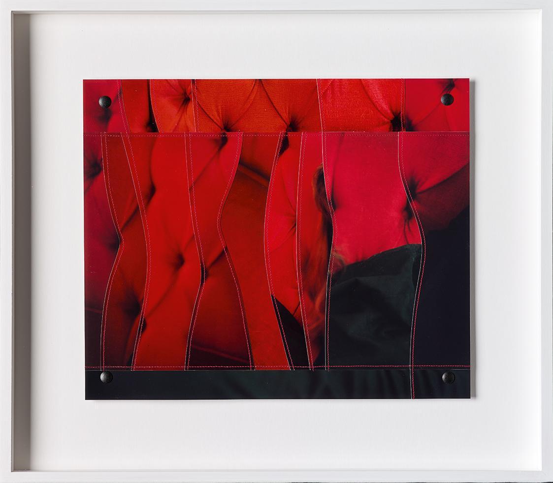 Maria Hahnenkamp, Rote-Zusammengenähte-Fotos, 1993–1995, C-Prints zusammengenäht, 26,5 × 32 cm,…