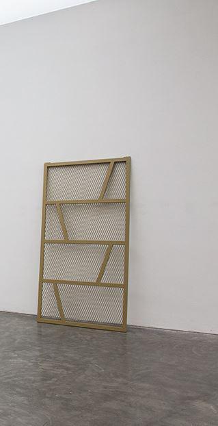 Kay Walkowiak, Minimal Vandalism (Grid), 2012, Stahl, Lack, 225 × 120 × 5 cm, Ankauf aus Mittel…