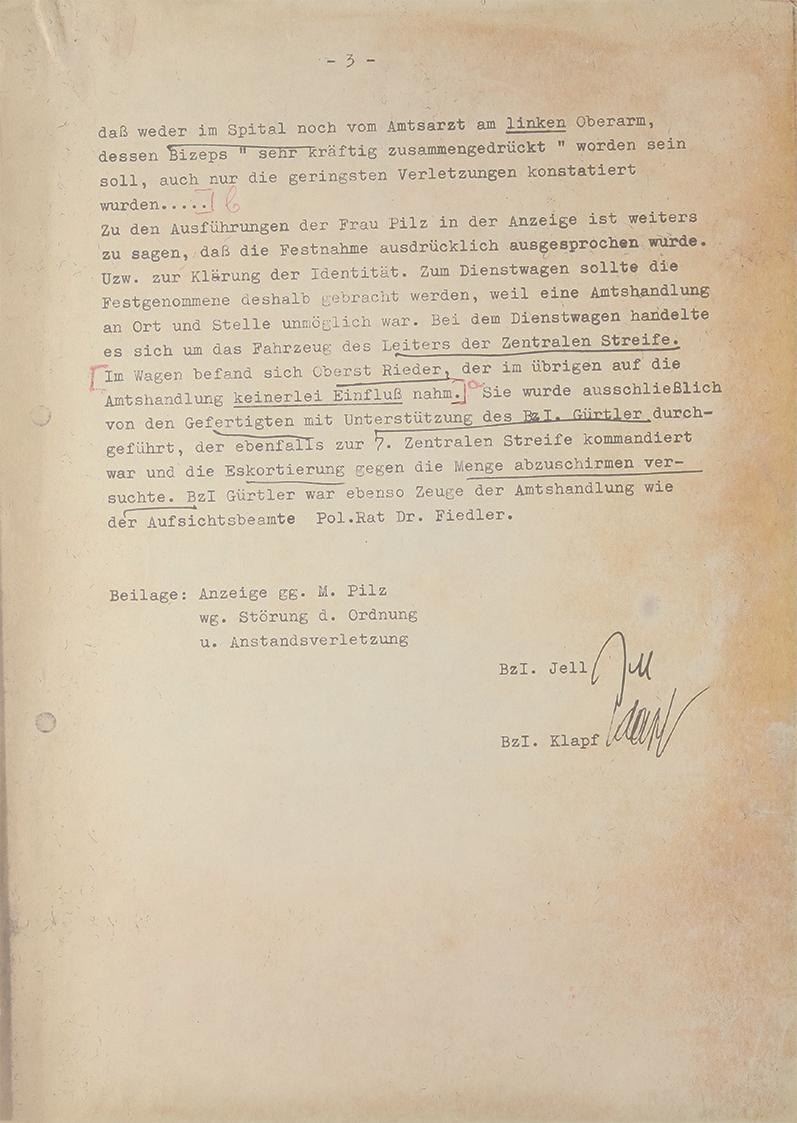 Margot Pilz, Ausschnitte der Polizeiprotokolle, 1978, Kohlepapier mit Markierungen, 29,5 × 21 c…