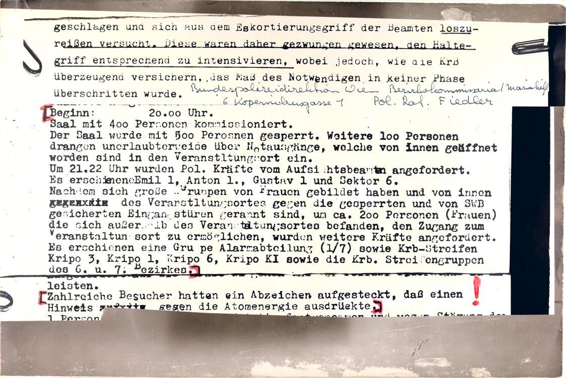 Margot Pilz, Ausschnitte der Polizeiprotokolle, 1978, Roter und schwarzer Filzstift auf Kodak F ...