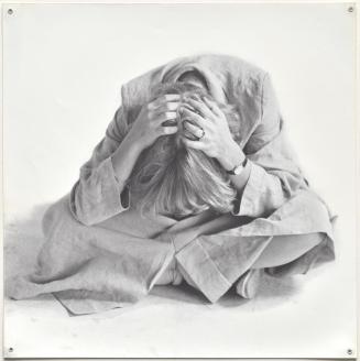 Margot Pilz, Sekundenskulpturen, 1979, Schwarzweißfotografie (mit Ösen zur Aufhängung), 51 × 50 ...