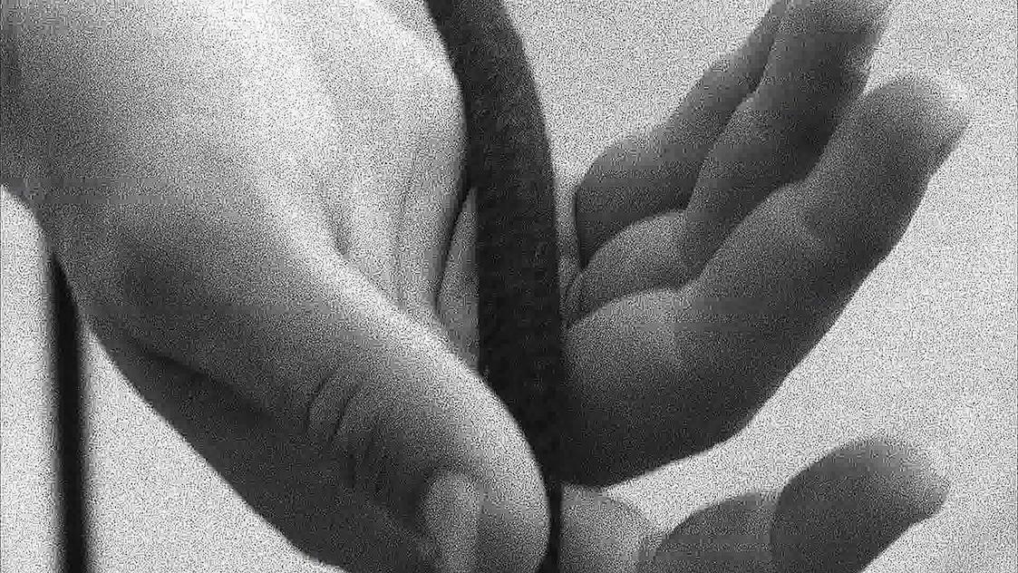 Barbara Kapusta, Soft Rope, 2015, 16mm Film übertragen auf High-Definition Video, schwarz-weiß,…