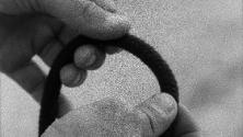 Barbara Kapusta, Soft Rope, 2015, 16mm Film übertragen auf High-Definition Video, schwarz-weiß,…
