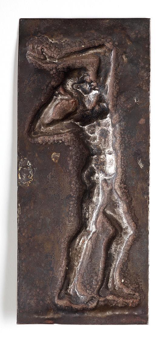 Fritz Wotruba, Männliche Figur - mit erhobenen Armen, Relief, frühe 1920er Jahre, Stahlblech, g ...