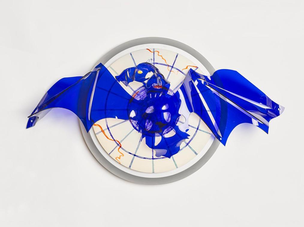 Linda Bilda, Dämonenlampe, 2011, Lampenobjekt, Metall, Glas, Plexiglas, Belvedere, Wien, Inv.-N…