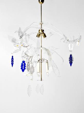 Linda Bilda, Dämonenlampe, 2011, Lampenobjekt, Metall, Glas, Plexiglas, 120 × 110 × 110 cm, Bel…