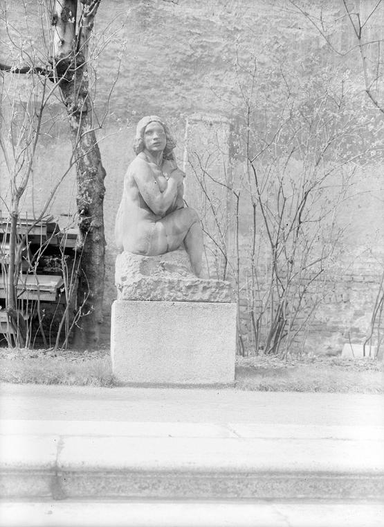 Jan Štursa, Toilette, um 1910, Sandstein, 134 × 85 × 56 cm, Belvedere, Wien, Inv.-Nr. 1368