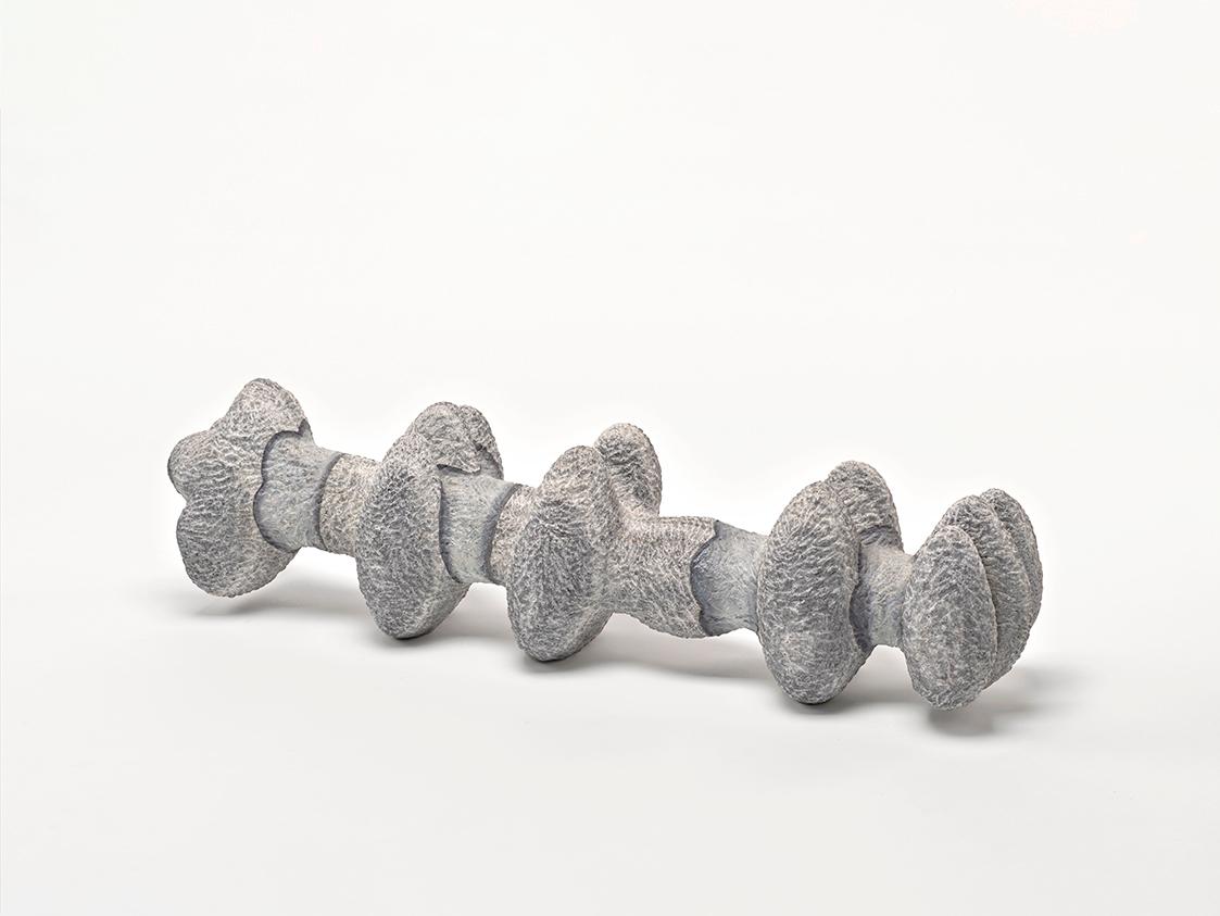 Christine Hohenbüchler, Ohne Titel, 1988–1989, Stein, 22 × 100 × 32 cm, Belvedere, Wien, Inv.-N…
