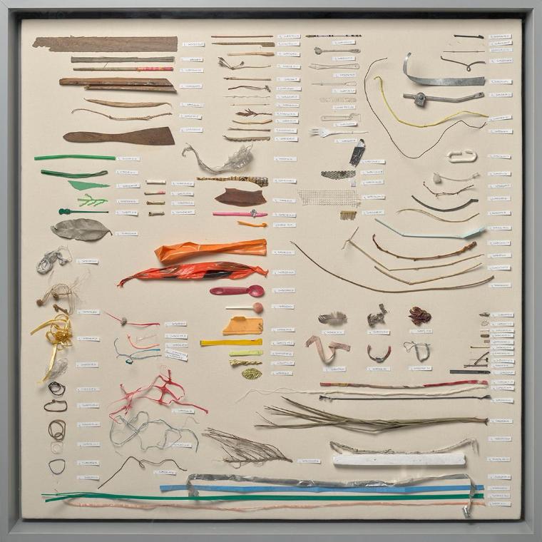 Nikolaus Gansterer, Das Archiv der gefundenen Linien, 2019, Gefundene Objekte, Holz, Glas, Styr…