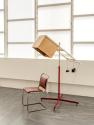 Sarah Lucas, Portable Smoking Area, 1996, Holz, Stuhl, Eisen, Glühbirne, Gewichte, 180 × 76 × 1…