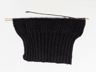 Christine Hohenbüchler, Integument (Grünes Kleid), undatiert, Wolle, Metall, 31,5 × 60 × 3 cm, …