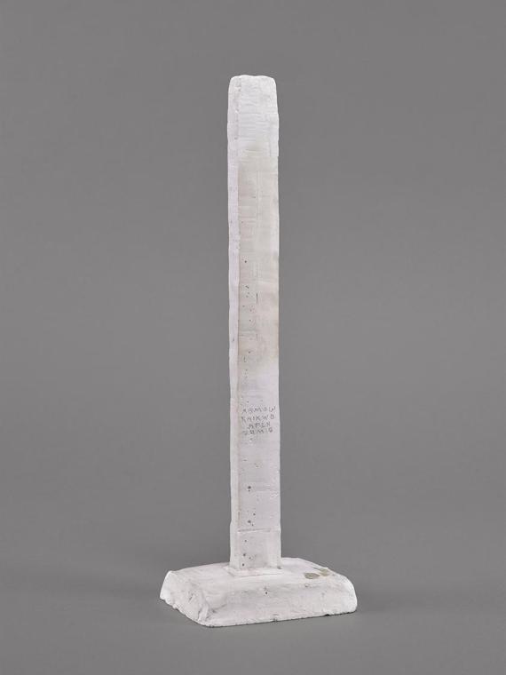 Fritz Wotruba, Stele, Entwurf für das Grabmal des Architekten Josef Hoffmann, 1959, Gips, aufge…