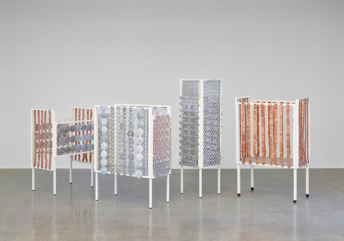 Christine Hohenbüchler, Käfige, 1993, Stahlformrohr lackiert, Aluminium- und Kupferplättchen, 4…