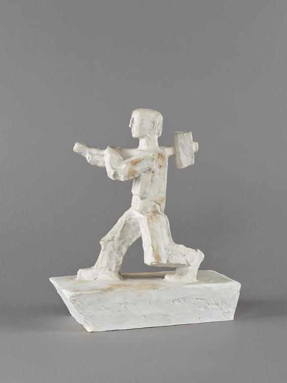 Fritz Wotruba, Gehender (mit geschultertem Hammer), Um 1950/51, Gipsguss nach Tonmodell, 33,5 ×…