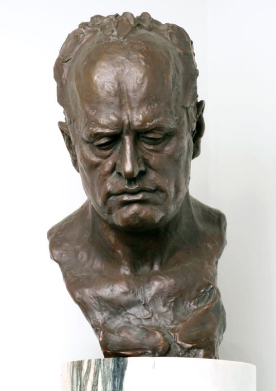 Gustinus Ambrosi, Benito Mussolini, 1924, Bronze auf Marmor-Postament, H: 56 cm, Belvedere, Wie…