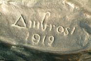 Gustinus Ambrosi, Weiblicher Torso, Detail: Bezeichnung, 1919, Bronze auf Serpentin-Postament, …