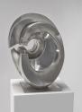 Wander Bertoni, Das große C, 1955, (Bronze) Edelstahl / Aluminium (?), 65 x 38 x 47 cm, Artothe…