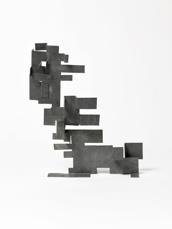 Fritz Wotruba, Studie V, um 1970, Zinkblech, 38,5 × 8,5 × 33,5 cm, Belvedere, Wien, Inv.-Nr. FW…