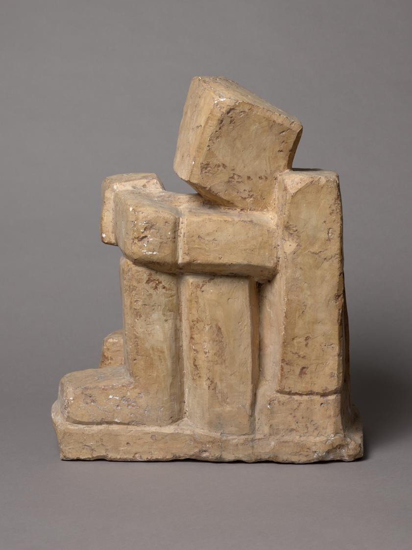 Fritz Wotruba, Hockender (Geschlossene Figur), 1951, Gipsguss nach Steinskulptur, 52,5 × 23 × 4 ...