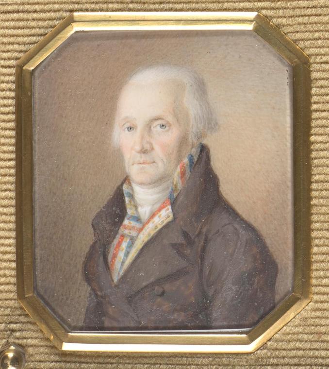 Älterer Herr mit blau-weiß-roter Weste