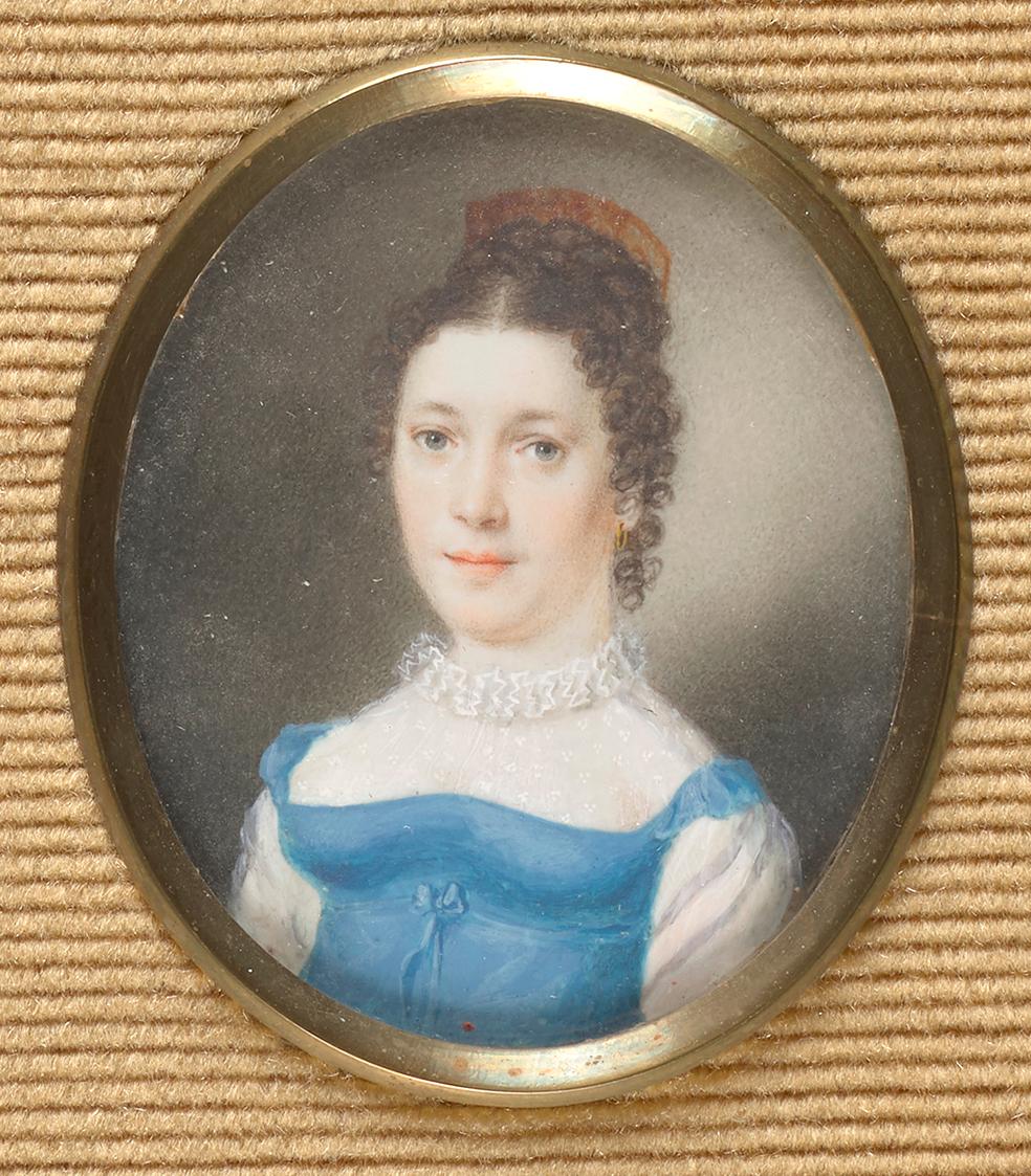 Dame in blauem Empirekleid