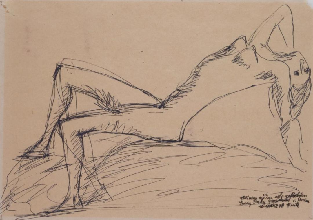 Zurückgelehnte weibliche Figur