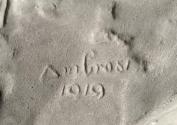 Gustinus Ambrosi, Regen und Erde, Detail: Bezeichnung, 1919, Gips, H: 51 cm, Belvedere, Wien, I…