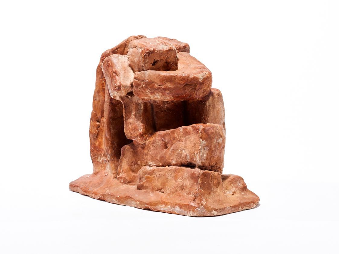 Kleine kauernde Figur