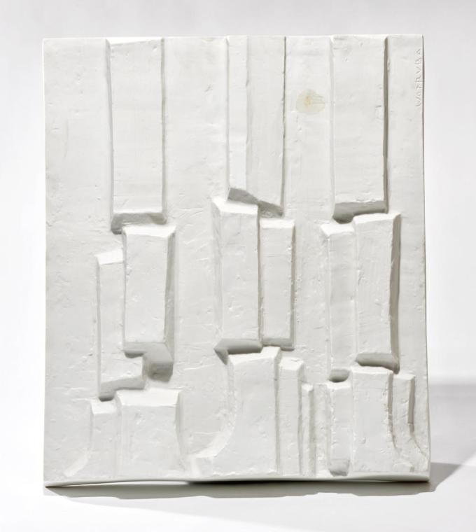 Fritz Wotruba, Relief mit drei Figuren, 1968, Porzellan, 50 × 43 × 7,5 cm, Belvedere, Wien, Inv ...