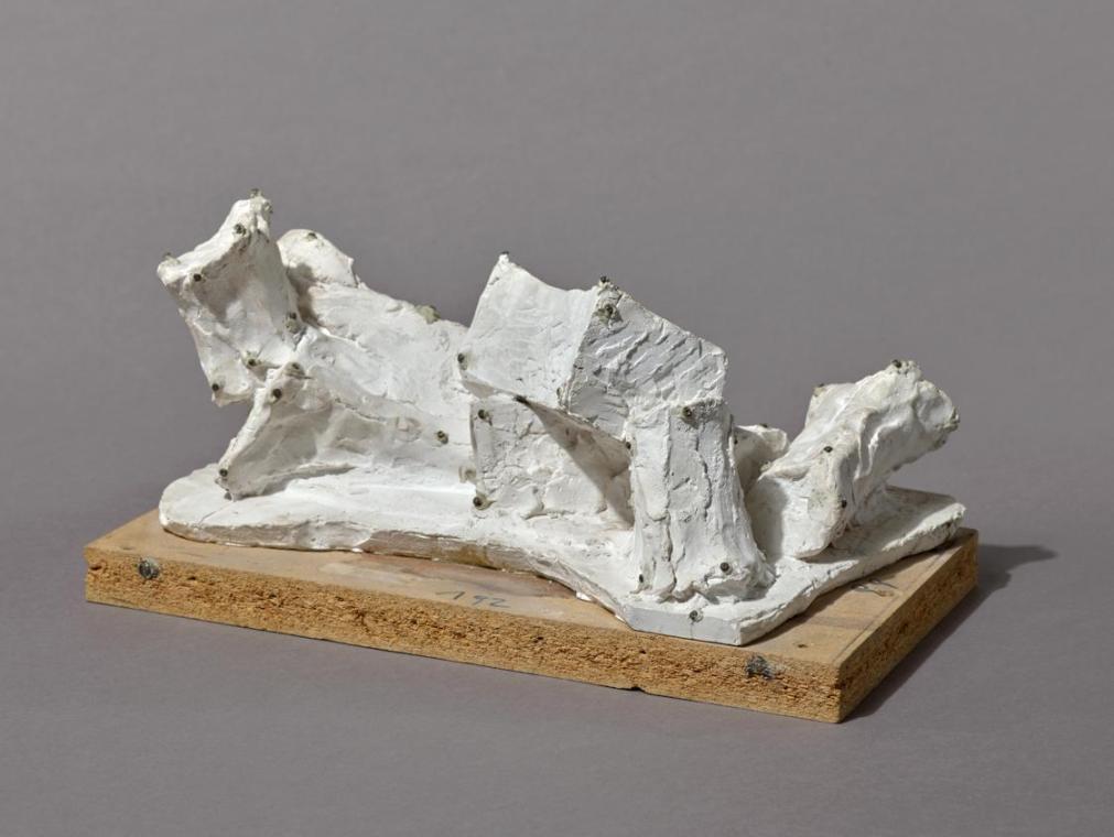 Fritz Wotruba, Liegende Figur II, 1972, Gipsguss nach Tonmodell, 15 × 37,5 × 22 cm, Belvedere, …