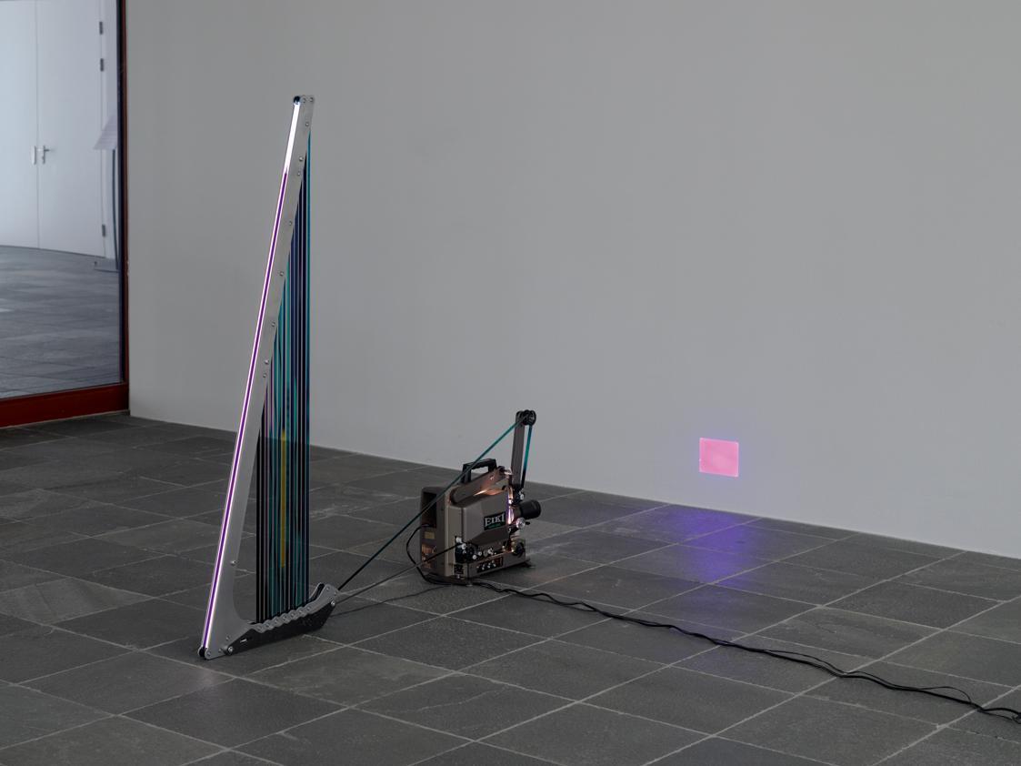 Philipp Fleischmann, Film Sculpture (2), 2022, 16mm Film, Farbe, ohne Ton, Aluminium, Polyoxyme ...