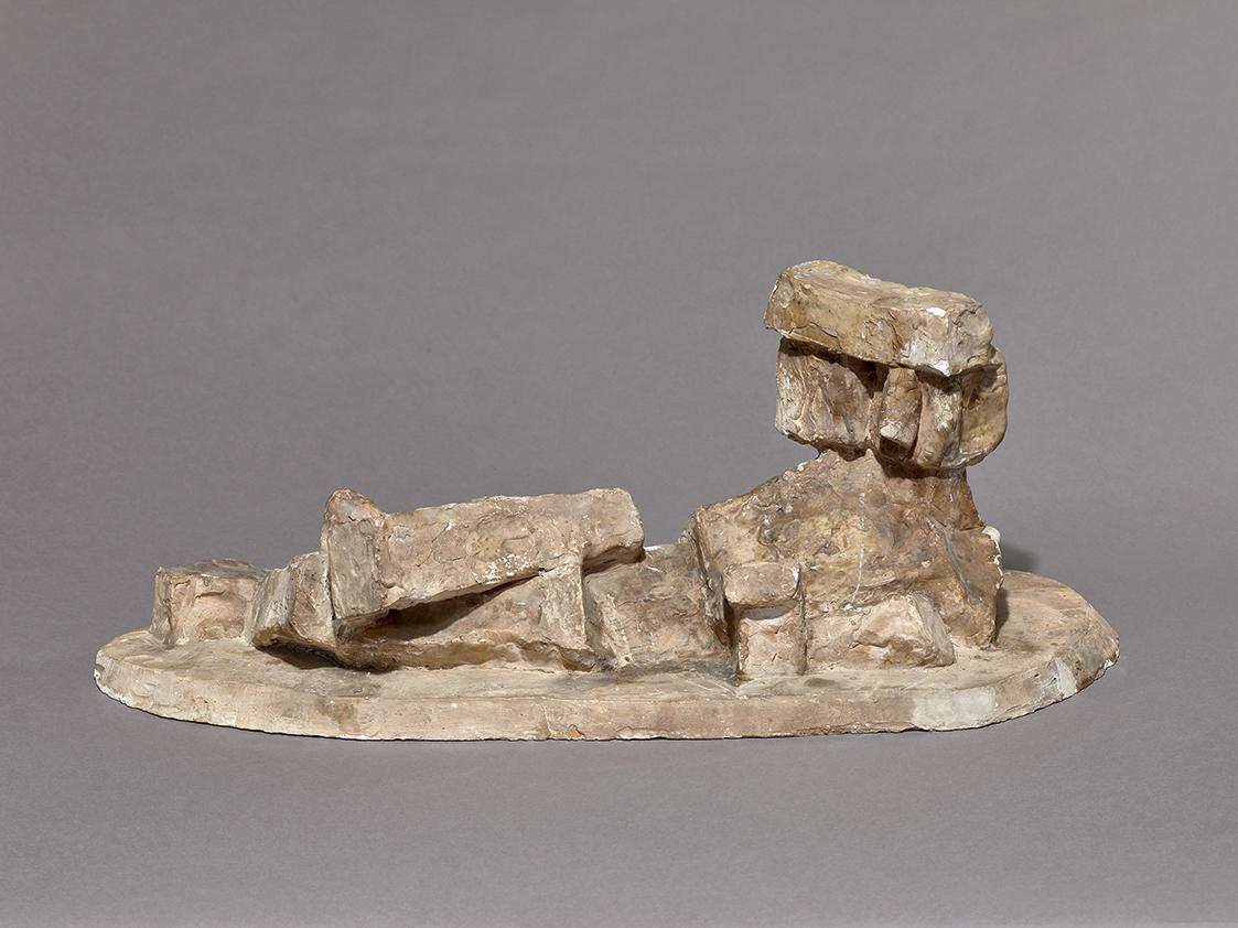 Kleine liegende Figur