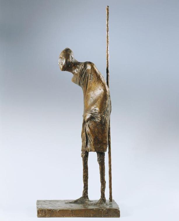 Ludmila Kriz, Pilger, 1975, Polyester, Höhe: 104 cm, Artothek des Bundes, Dauerleihgabe im Belv…