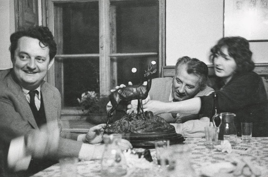 Erich Lessing, Gottfried von Einem, Fritz Wotruba und Lucy Wotruba im Heurigenlokal Asperlkelle…