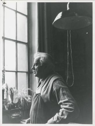 Fritz Wotruba, Fritz Wotruba in seinem Atelier in der Böcklinstraße in Wien, um 1970, Schwarzwe…