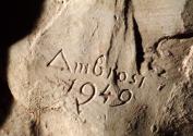 Gustinus Ambrosi, Johann Georg Schretter, Detail: Bezeichnung, 1949, Gips, patiniert, H: 57,5 c ...