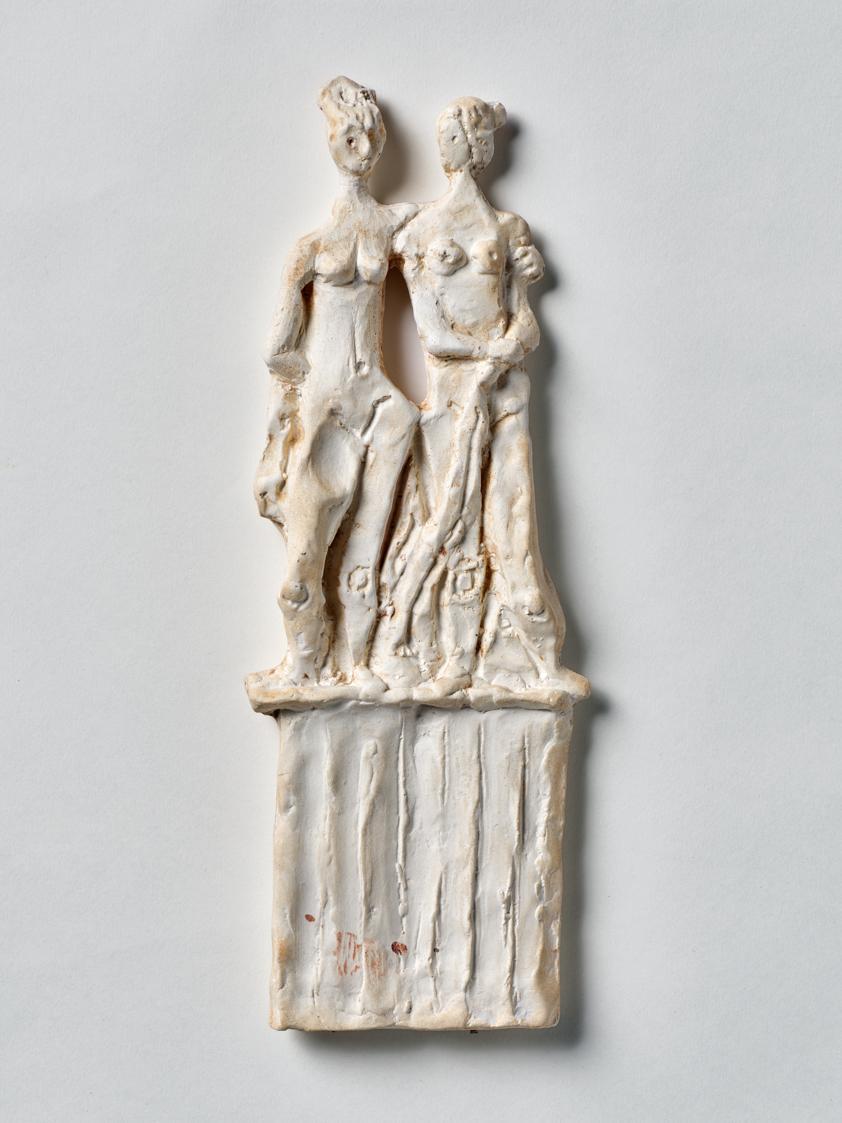 Fritz Wotruba, Relief mit zwei Figuren, 1949, Gipsguss nach Tonmodell, 24 × 8,5 × 2 cm, Belvede ...