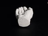 Johannes Sander, Abguss von rechter Totenhand Fritz Wotrubas, 1975, Gips, 24 × 10 × 7 cm, Belve…
