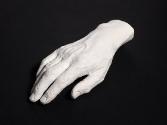 Johannes Sander, Abguss von rechter Totenhand Fritz Wotrubas, 1975, Gips, 24 × 10 × 7 cm, Belve…