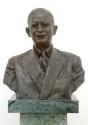 Gustinus Ambrosi, Leopold Figl, 1958, Bronze auf Serpentin/ Marmor-Postament, H: 55,5 cm, Belve…