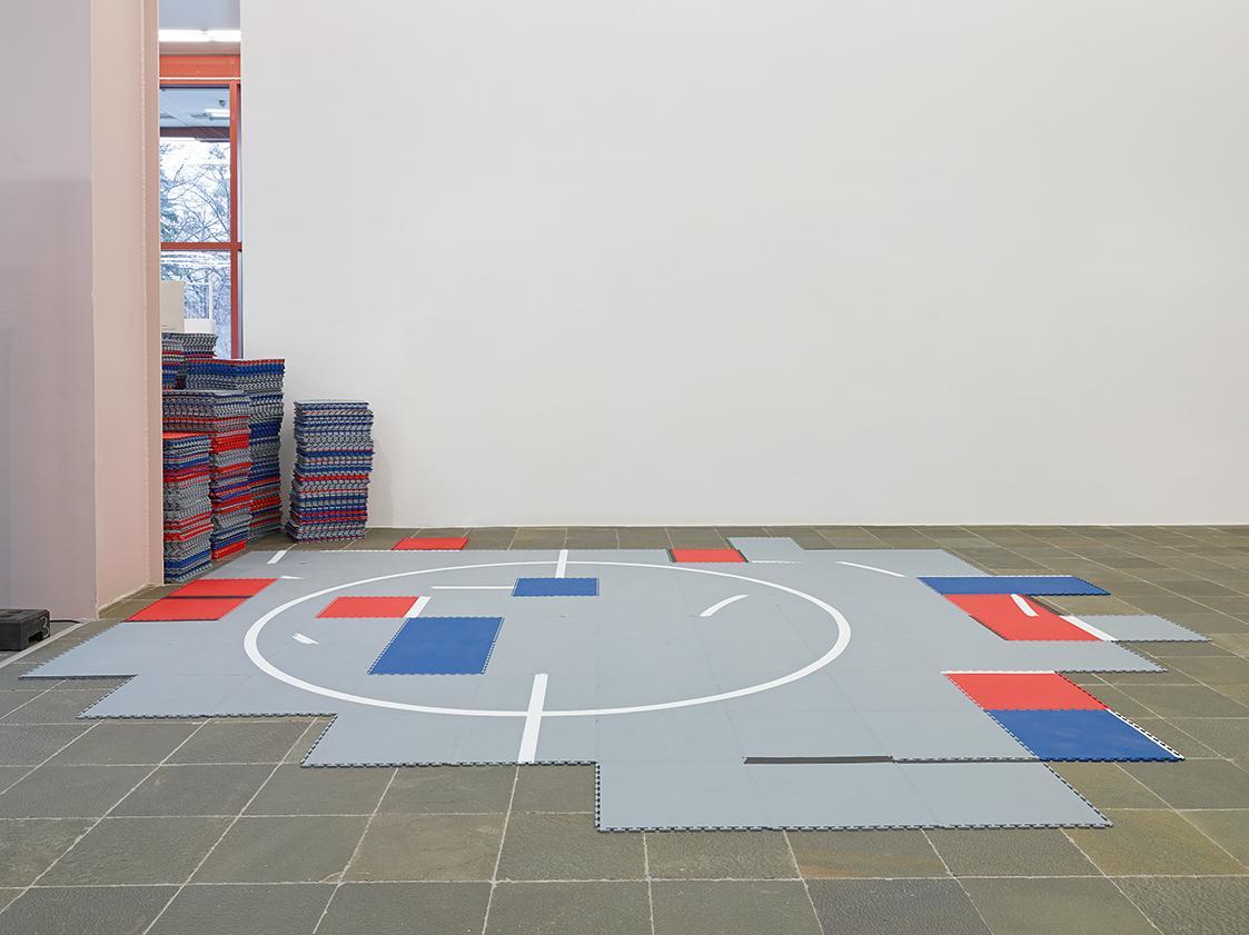 Simon Dybbroe Møller, O and No, 2011–2015, Sportbodenelemente, Belvedere, Wien, Inv.-Nr. 11526