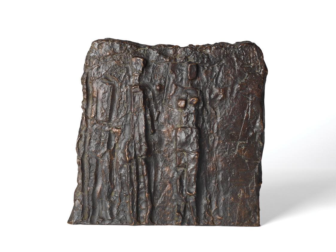 Fritz Wotruba, Relief mit drei Figuren, 1948, Bronze, 34 × 36,5 × 4 cm, Dauerleihgabe Fritz Wot…