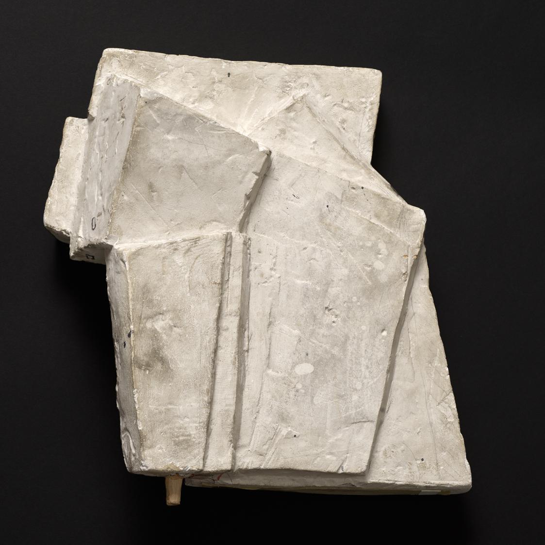 "Der Ring des Nibelungen" (Richard Wagner). Entwurf für die Bühnenbauten "Götterdämmerung", 6. Bild "Die Halle der Gibichungen" zur Inszenierung an der Deutschen Oper, Berlin, 1967. Fünfteiliges Gesamtmodell